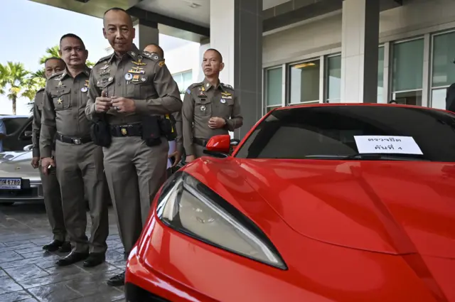 พ﻿าชมของกลางที่ยึดมาได้