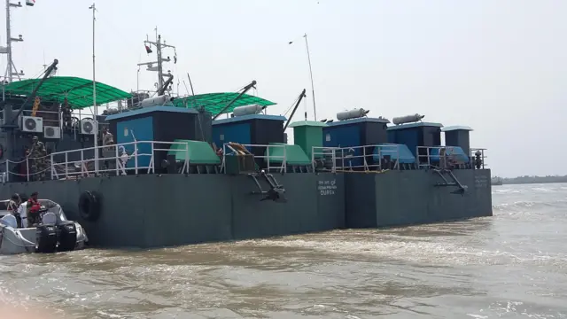 সুন্দরবনের নদীতে বিএসএফের ভাসমান সীমা চৌকি