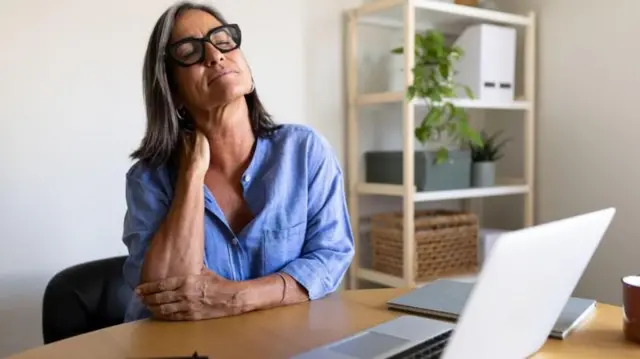 2050 पर्यंत सतत कंबरदुखी असणाऱ्या लोकांच्या संख्येत एक-तृतियांशाहून अधिकची वाढ होण्याचा अंदाज आहे.