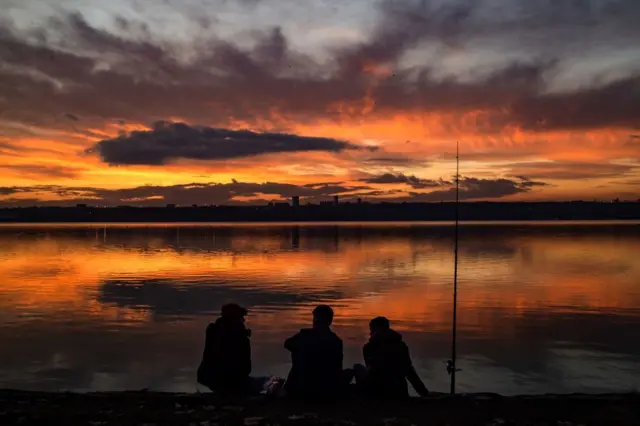 Prof. Dr. Ergönül, İstanbul'da Küçükçekmece gibi gölden kaynaklanan sivrisinek yoğunluğunun bulunduğu yerlerde vaka sayısının daha fazla olduğunu aktarıyor. 