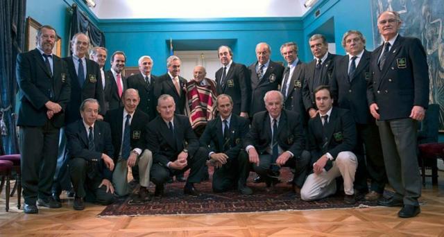 Os sobreviventes da tragédia dos Andes ao lado do então presidente do Chile, Sebastián Piñera, e do tropeiro que encontrou os uruguaios que saíramsportingbet net pré apostabuscasportingbet net pré apostaresgate, Sergio Catalán. Fotosportingbet net pré aposta2012, 40 anos depois do acidente