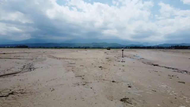 Areal persawahan di Desa Beuringen, Rabu (14/01). Dinas Pertanian dan Pangan Pidie Jaya mencatat 32 hektare sawah di desa ini rusak berat.