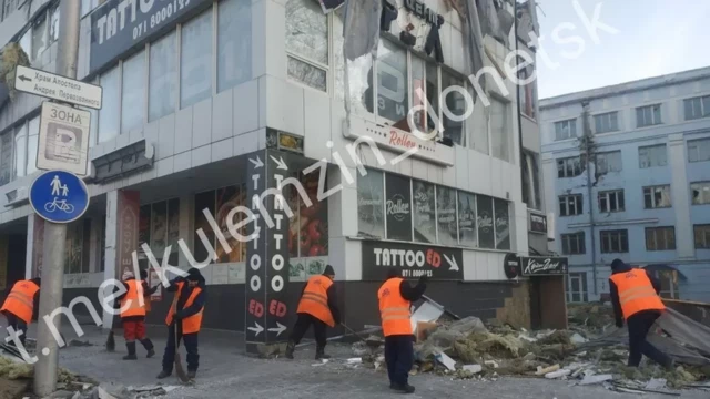 Quan chức do Nga chỉ định Alexei Kulemzin cho biết đạn pháo bắn vào Donetsk 07:00 giờ địa phương