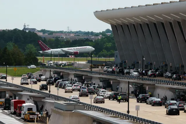 Літак приземляється в Міжнародному аеропорту Dulles у штаті Вірджинія неподалік Вашингтона, травень 2025 