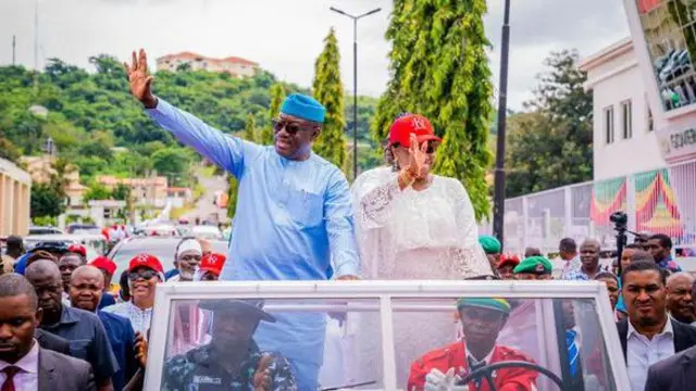 Gomina Faẹmi n juwọ si awọn eeyan lati dagbere fun ipo gomina Ekiti