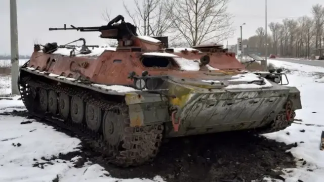 Харьковдун четинде өрттөнгөн танк