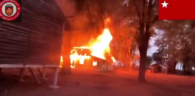 ရေနံသာရဲစခန်းကို သိမ်းပိုက်ပြီးတဲ့နောက် မီးရှို့ခဲ့ကြတာပါ။