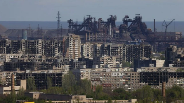 Ильич атындагы металлургиялык комбинат "Азовсталь" ишканасына салыштырмалуу азыраак жапа чеккен. Эки ишканада тең украин аскерлери узак убакыт бою каармандарча коргонууну кармап турушту