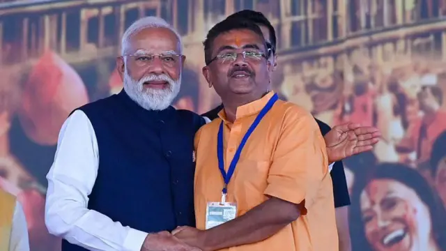 పశ్చిమ బెంగాల్, తృణమూల్ కాంగ్రెస్, మమతా బెనర్జీ, బీజేపీ, పార్టీ ఫిరాయింపులు