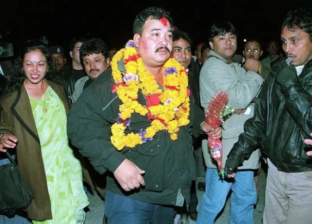 طیارہ ہائی جیکنگ کے دوران نیپالی مسافر گجیندرمان تمراکر کو کچھ بھارتی میڈیا نے بے بنیاد طور پر ہائی جیکر کے طور پر پروموٹ کیا۔
