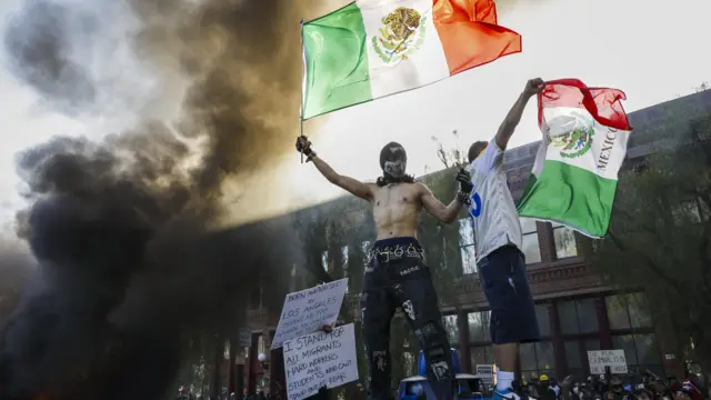 مظاهرات تضامناً مع المهاجرين في لوس أنجليس