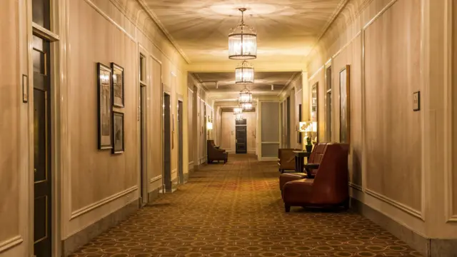 hotel, hantu, sejarah