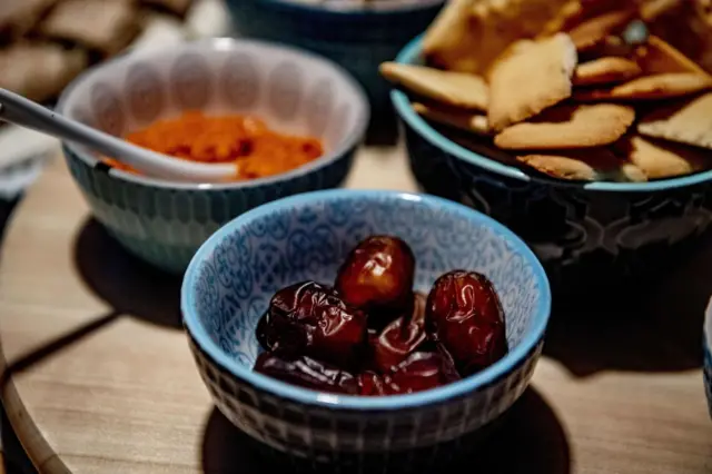 Орозо кармалганда таң сүрүлгөндөн кечке чейин оозго наар алынбайт