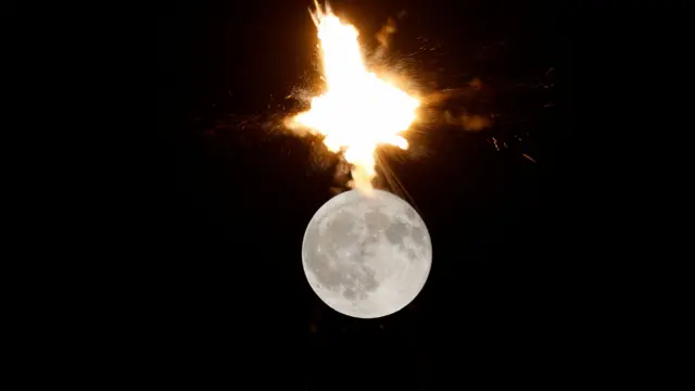 Vatromet u pun mesec iznad Valete na Malti 