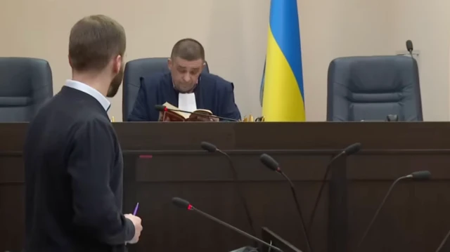 Детектив НАБУ та суддя ВАКС під час судового розгляду у справі Тимошенко. 20 січня 2026 року