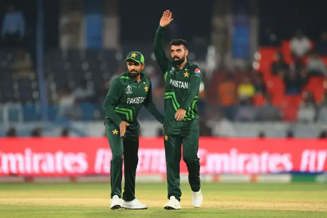 বিশ্বকাপের তৃতীয় ম্যাচ খেলেই একাদশে জায়গা হারিয়েছেন শাদাব খান