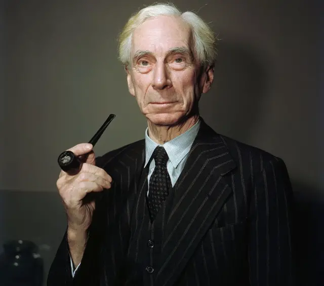 Bertrand Russell con pipa