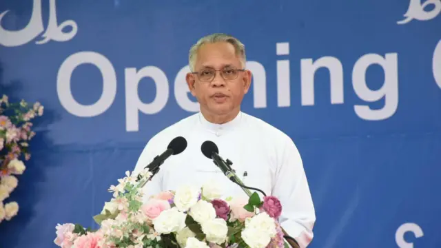 ဝန်ကြီးဌာနသုံးခု ပြောင်းပြီးမှ အနားပေးခံရတဲ့ ဦးအောင်နိုင်ဦး