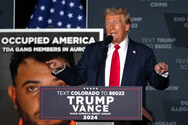 El expresidente de EE. UU. y candidato presidencial republicano Donald Trump habla durante un mitin de campaña en el Gaylord Rockies Resort & Convention Center en Aurora, Colorado, el 11 de octubre de 2024. (Foto de Jason Connolly / AFP) (Foto de JASON CONNOLLY/AFP a través de Getty Images)
