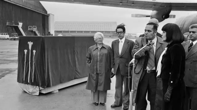 Madame Alice Saunier-Cité, tare da tawagar shugaban Faransa na lokacin Valéry Giscard d'Estaing.