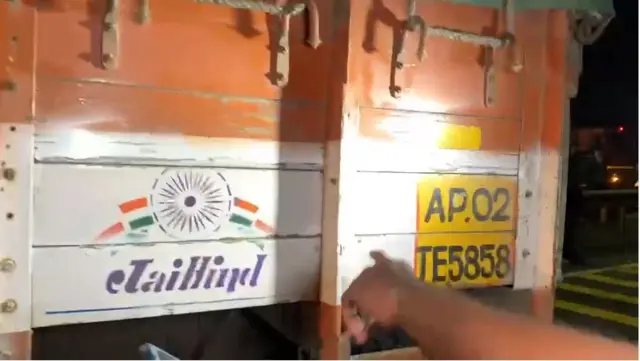 ప్రమాదానికి కారణంగా చెబుతున్న లారీ 