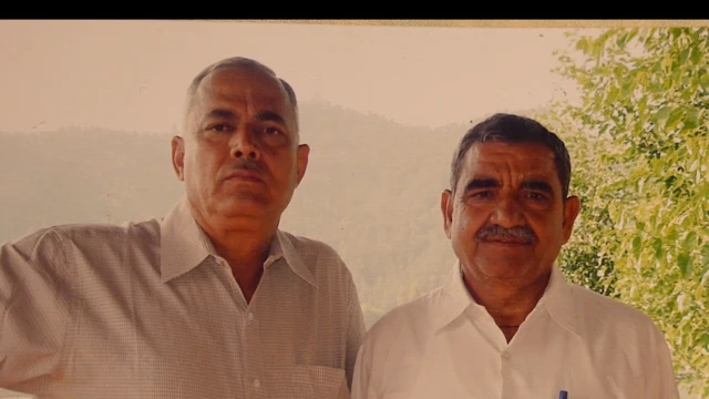 సోదరుడు యశ్‌పాల్ సింగ్‌తో రాం కరణ్ సింగ్