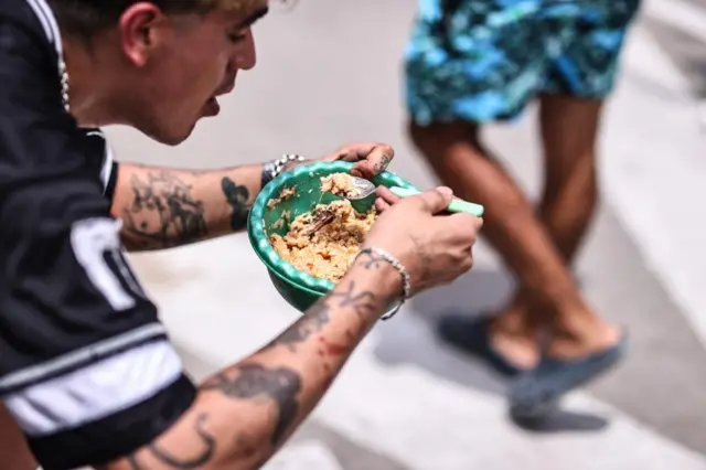 Argentino comendo 