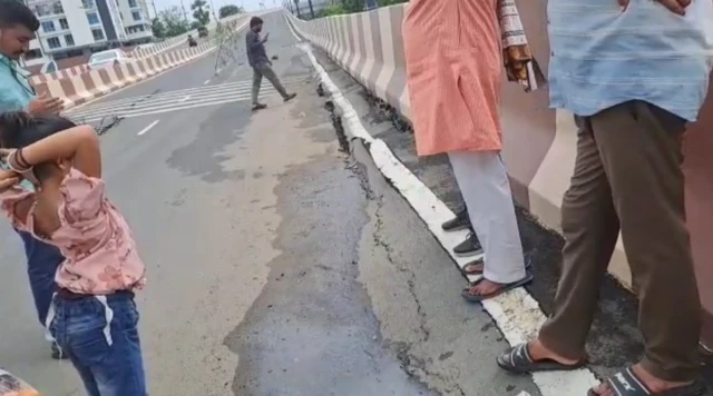 સુરતના પૂલ પર કેમ પડી તિરાડ?