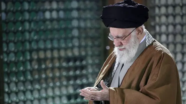 ईरान के सर्वोच्च नेता अयातुल्लाह अली खामेनेई 