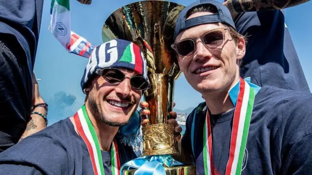 مک‌تامینی با زدن ۱۲ گل در ۳۴ بازی جایزه ارزشمندترین بازیکن ناپولی را در اولین فصل حضورش در این باشگاه گرفت