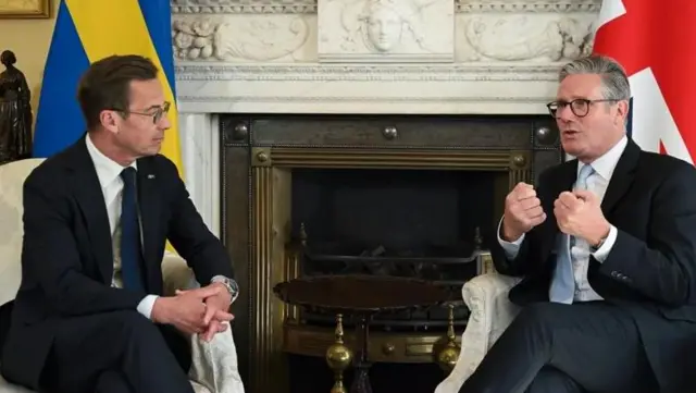 یکی از مفسران معتقد است: «تمام مخیله [نخست وزیر] پر از اندیشه نزدیکی با اتحاد سیاسی با اروپا بوده است