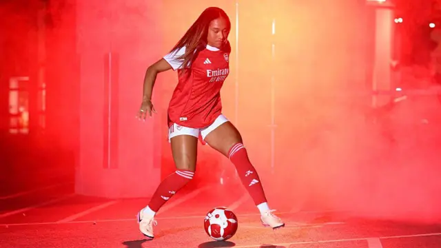 Smith durante el acto de presentación.