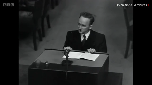 بِن فِرِنز، دادستان دادگاه نورنبرگ؛ دادگاهی که از نوامبر ۱۹۴۵ تا اکتبر ۱۹۴۶ طول کشید