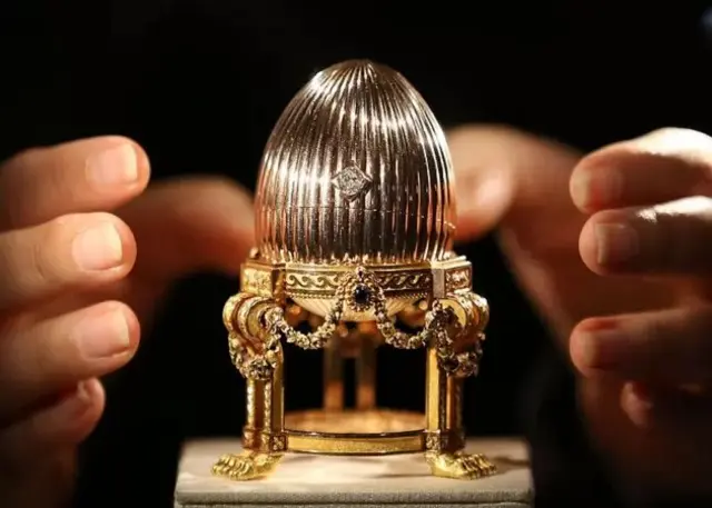 "Le troisième œuf impérial", présenté lors d'une exposition à Londres, au Royaume-Uni