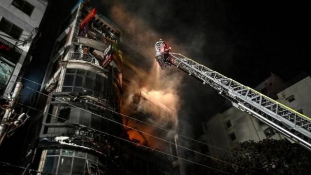 গ্রিন কোজি কটেজ নামের ভবনটিতে অনেকগুলো রেস্টুরেন্ট ছিল