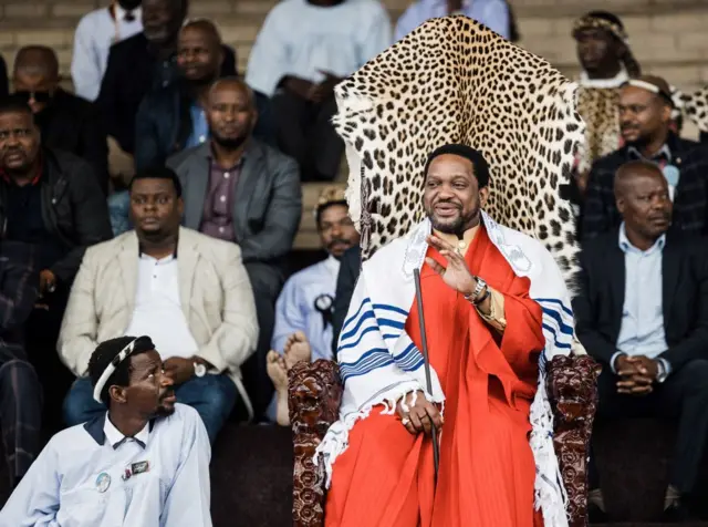 နန်းမွေခံနိုင်ဖို့ နှစ်ရှည် အငြင်းပွားခဲ့ရတဲ့ ဇူလူးဘုရင်