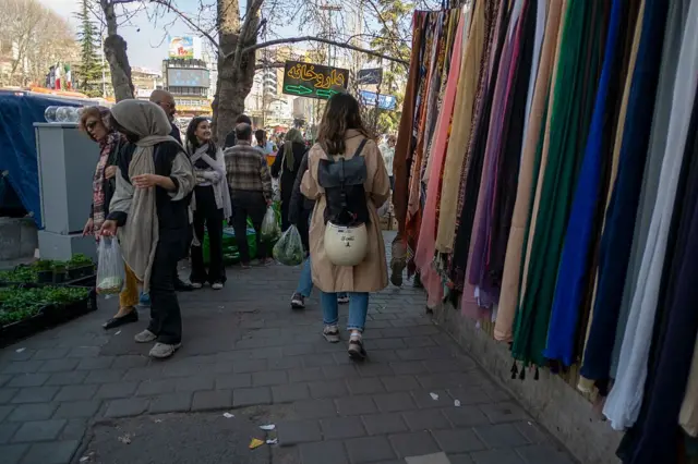 مسعود پزشکیان از اجرای قانون خودداری کرد و گفت که در دولت خود آمادگی برای اجرای قانون عفاف و حجاب را نمی‌بیند 