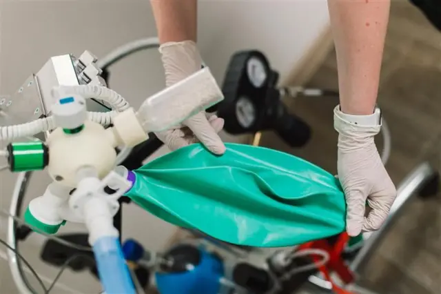 जेनन थेरपीका लागि उपकरण तयार पारिँदै