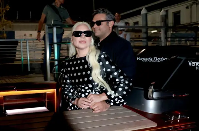 Lady Gaga dan Michael Polansky menghadiri Festival Film Venesia  pada September 2024.