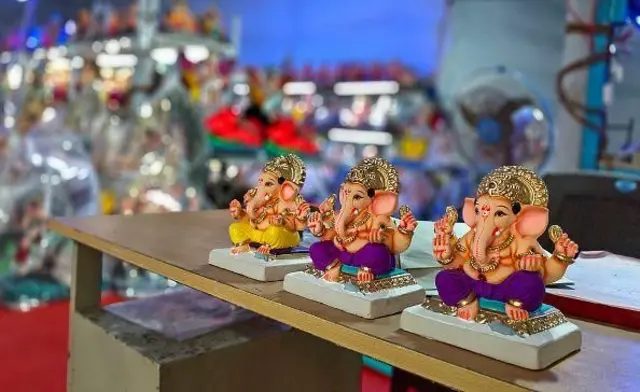 ગણપતી મૂર્તિ, ગણેશ વિસર્જન ગણપતિ મૂર્તિ, ગણેશ વિસર્જન ગણેશ ચતુર્થી મુંબઈ ગુજરાત ગુજરાતીમાં સમાચાર બીબીસી ગુજરાતી ન્યૂઝ