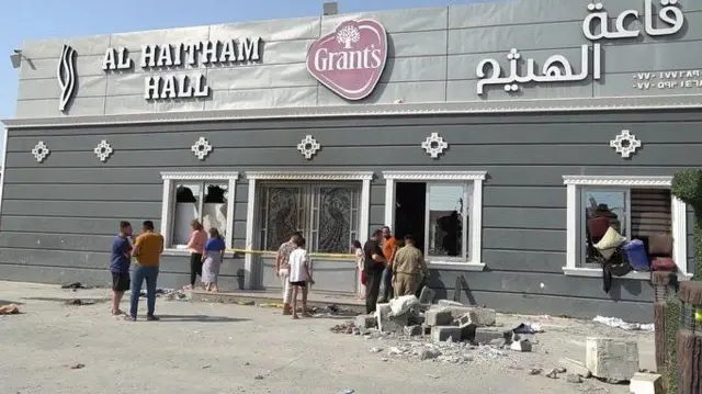 kurangnya pintu keluar darurat yang memadai memperburuk keadaan. 