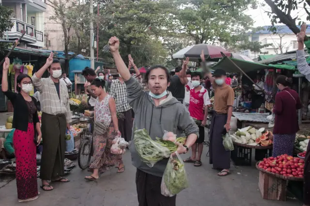 သပိတ်လှုပ်ရှားခဲ့တဲ့မြောက်ဒဂုံ ၄၀ ဈေးက ဆိုင်ခန်းအချို့ဖျက်ဆီးခံရ