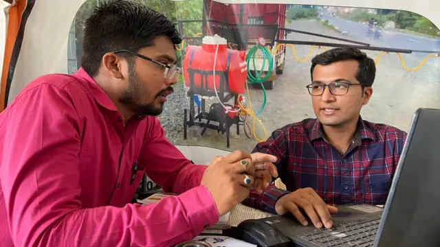 अक्षय वैराळे आणि अक्षय कवळे