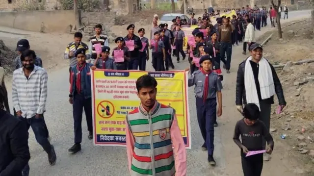 ভোট নেওয়ার আগে স্কাউটদের মিছিলও হয়েছে