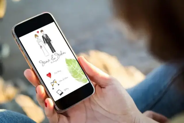 ऑनलाइन डेटिंगमध्ये कॅटफिशिंग ही एक गंभीर समस्या सध्या चर्चेचा विषय बनली आहे. 