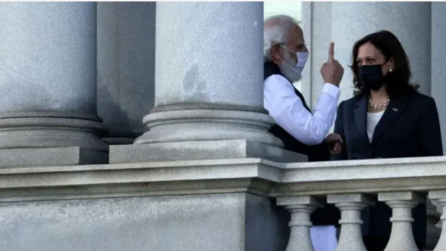 கமலா ஹாரிஸுடன் பிரதமர் மோதி.