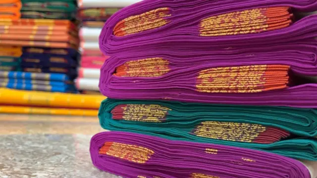 मालेगावमध्ये तयार होणाऱ्या साड्या