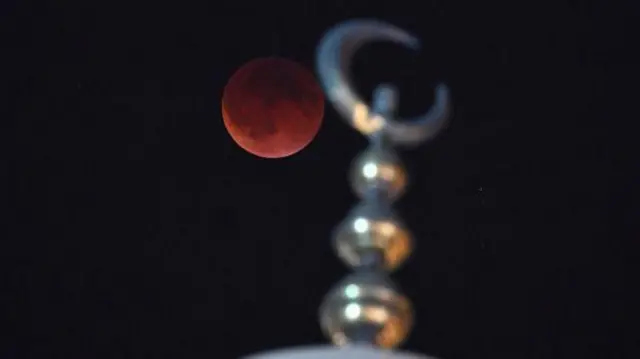 చంద్ర గ్రహణం, భూమి, చంద్రుడు, బ్లడ్ మూన్, తెహ్రాన్