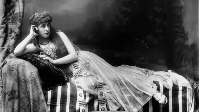 अदाकारा लिली लैंगर्टी