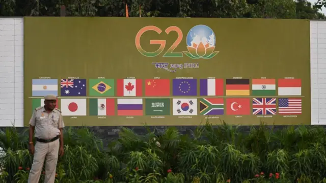 দিল্লিতে জি-টোয়েন্টি সম্মেলনের ব্যানার